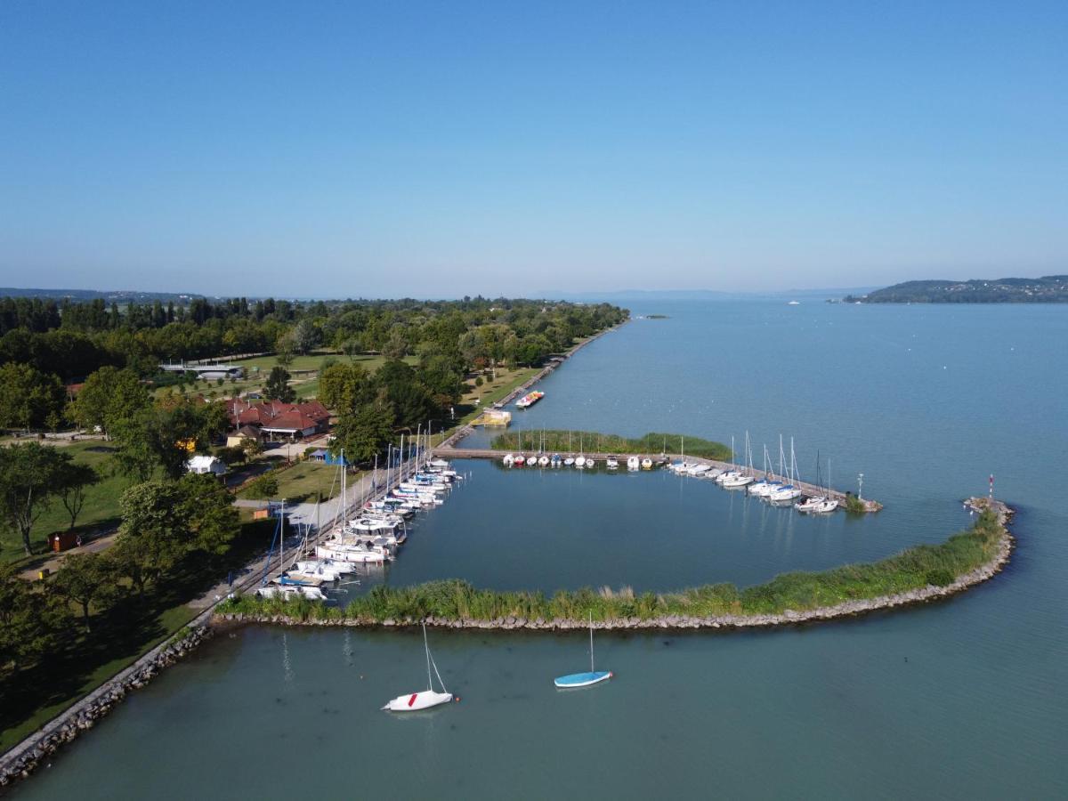 Lakeside Luxury Apartment Zamárdi Extérieur photo