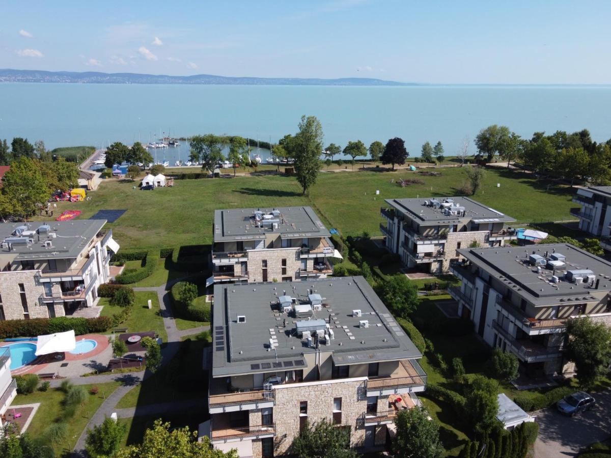 Lakeside Luxury Apartment Zamárdi Extérieur photo